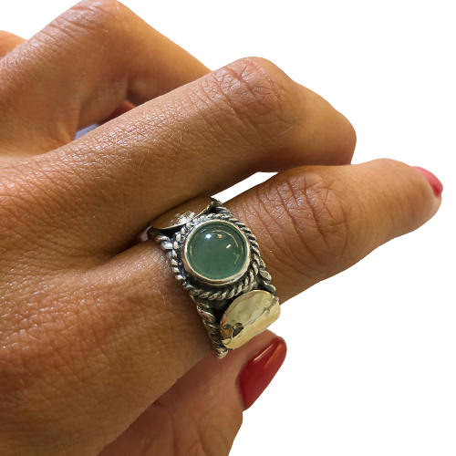 Anel largo com pedra redonda