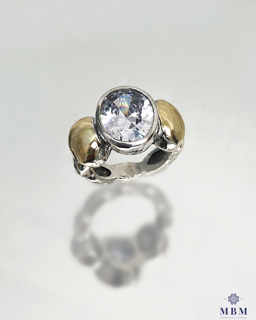 Anel Prata e ouro com pedra Oval