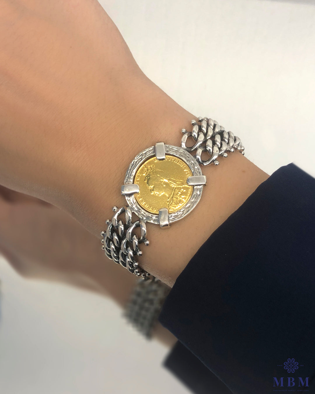 Double mesh bracelet with coin