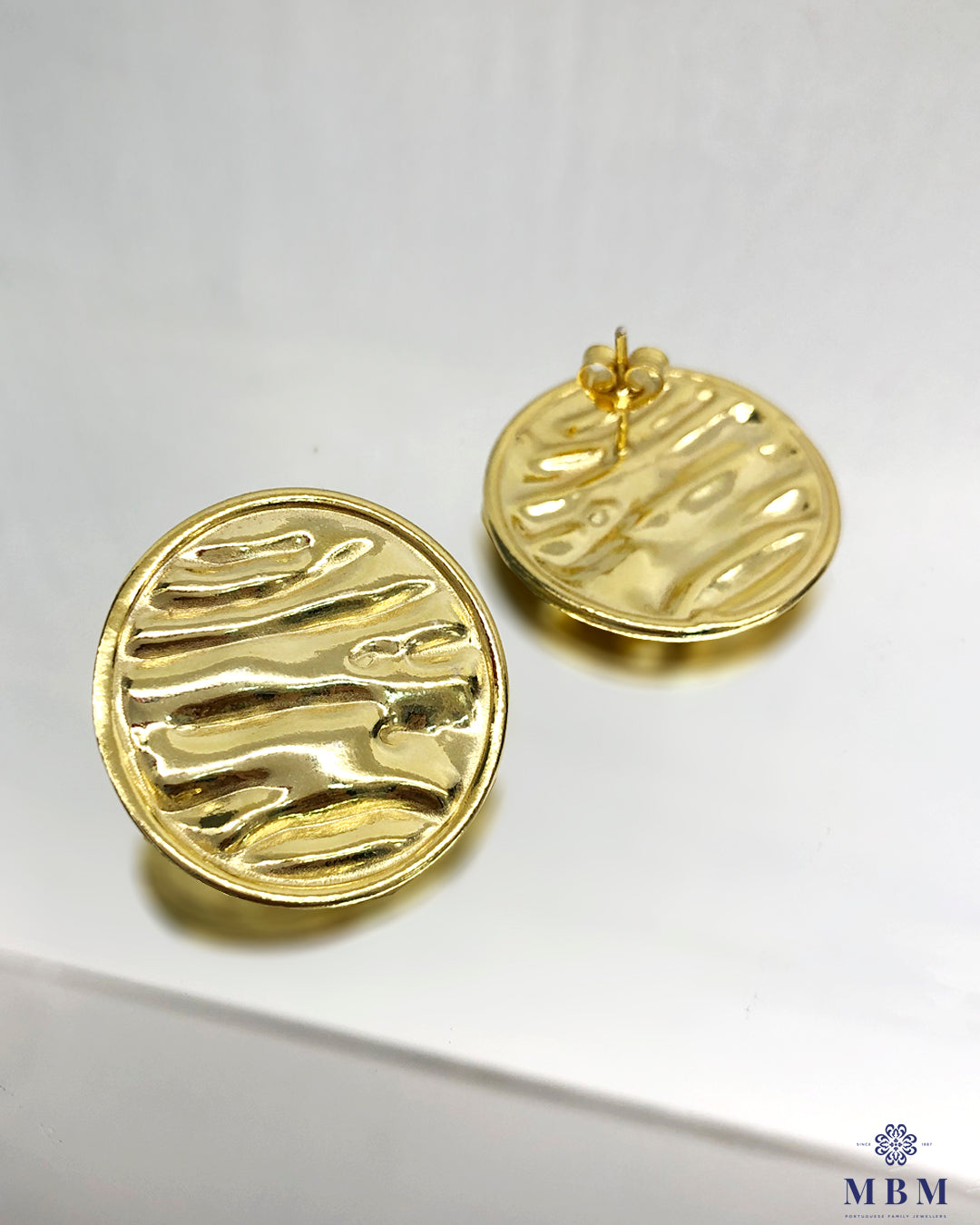 Brincos redondos em prata