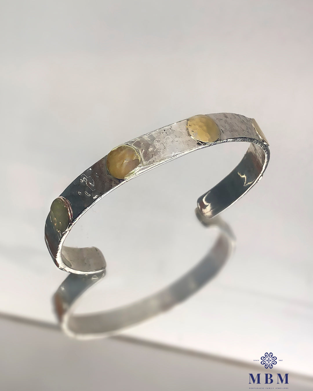 Pulseira em prata com círculos em ouro