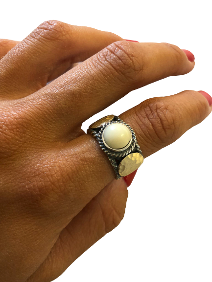 Wide ring with round stone