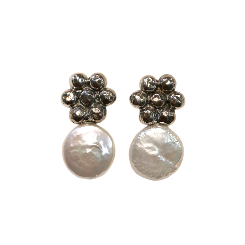 Flower earrings with mother of pearl