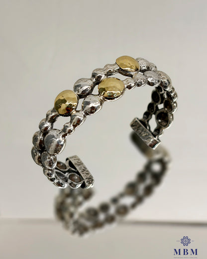 Escrava Granitos em prata e ouro