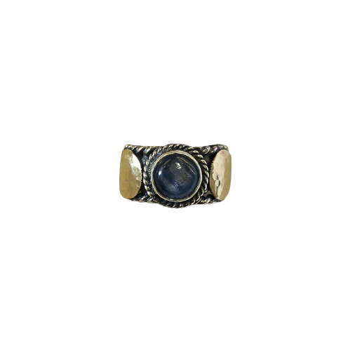 Wide ring with round stone