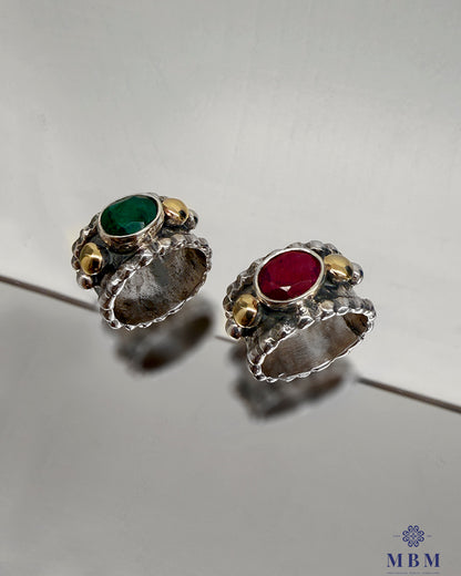 Anel largo de prata e ouro com pedra