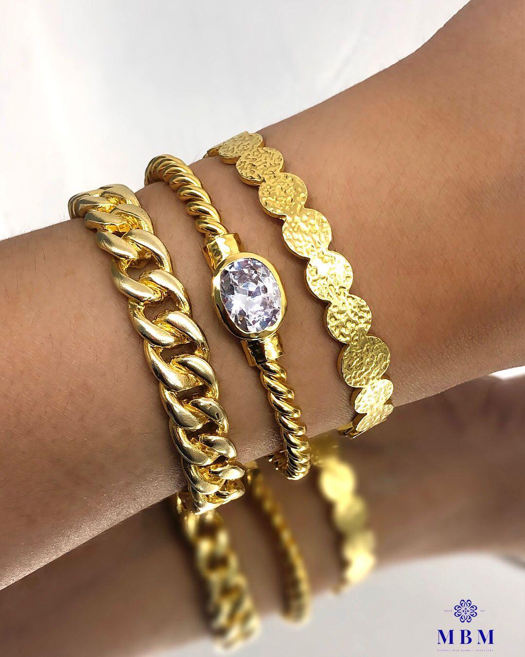 Twisted silver bracelet with zircon