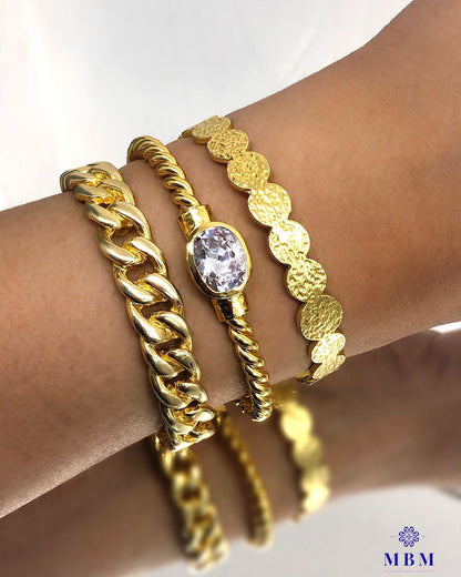 Twisted silver bracelet with zircon