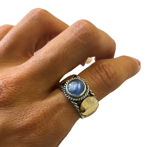 Wide ring with round stone